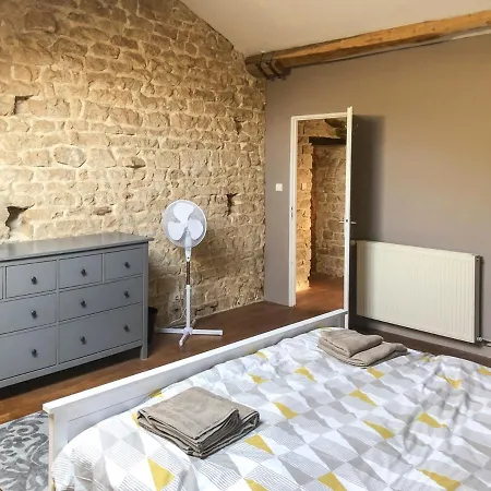 Вилла Sleeps 10 With Pool And Wifi Lorigne
